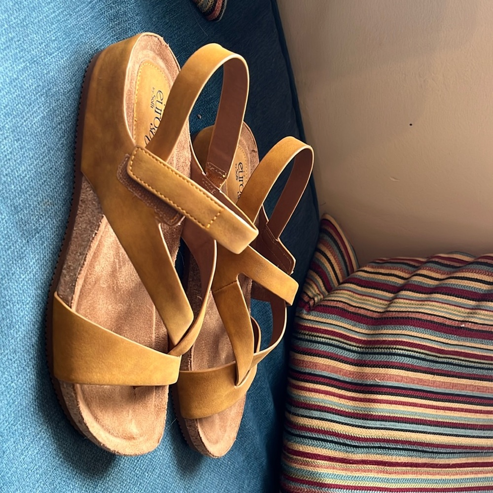 Perfect condition-never worn. Size 7.5 cork sole suede straps